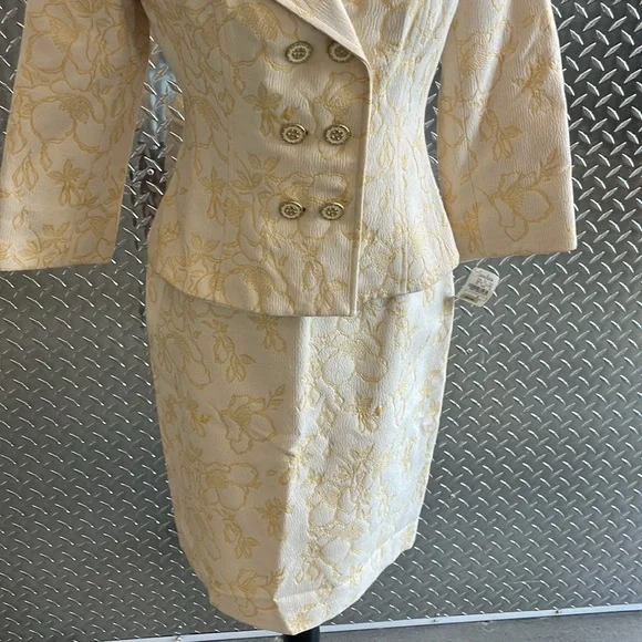 Kay Unger Two PCS Elegant Suite. NWT - Picture 3 of 16